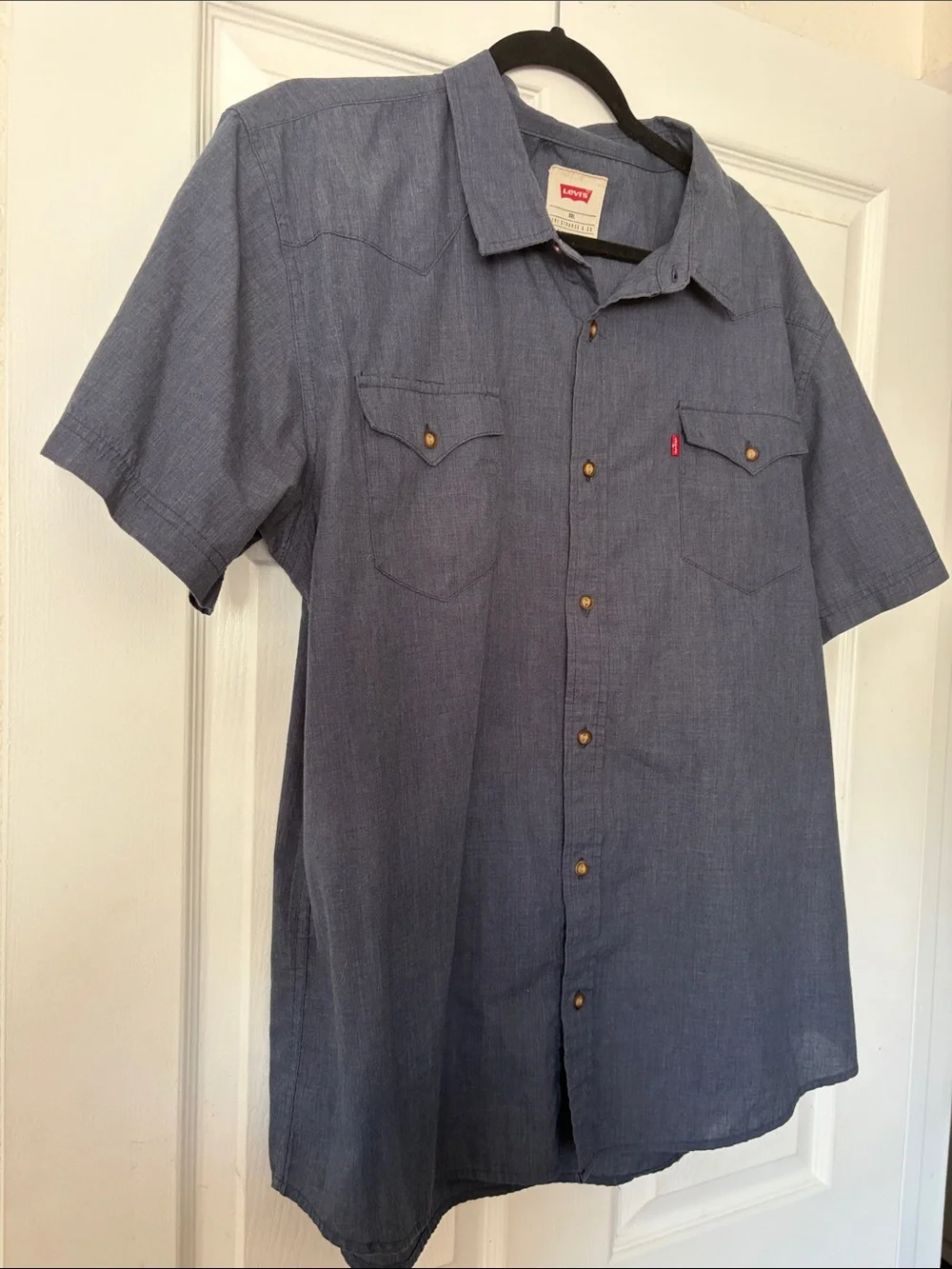 Levi's Men's Short-Sleeve Button-Front Western style shirt